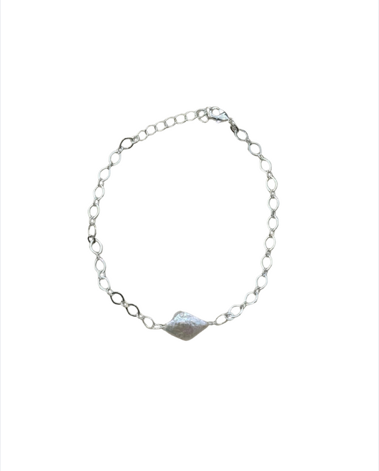 Decorative chain pearl bracelet